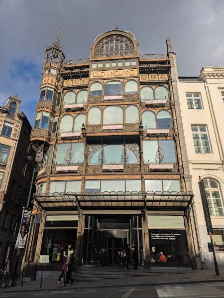 l’ancien magasin old england, un des plus beaux exemples de l'art nouveau à bruxelles
